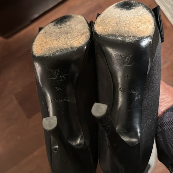 Louis Vuitton 🎉host pick🎉🎈satin open toe heels on platform - Picture 16 of 16